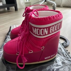 MOON BOOTS